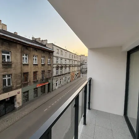 Center Premium By Jumpinhere * Łódź